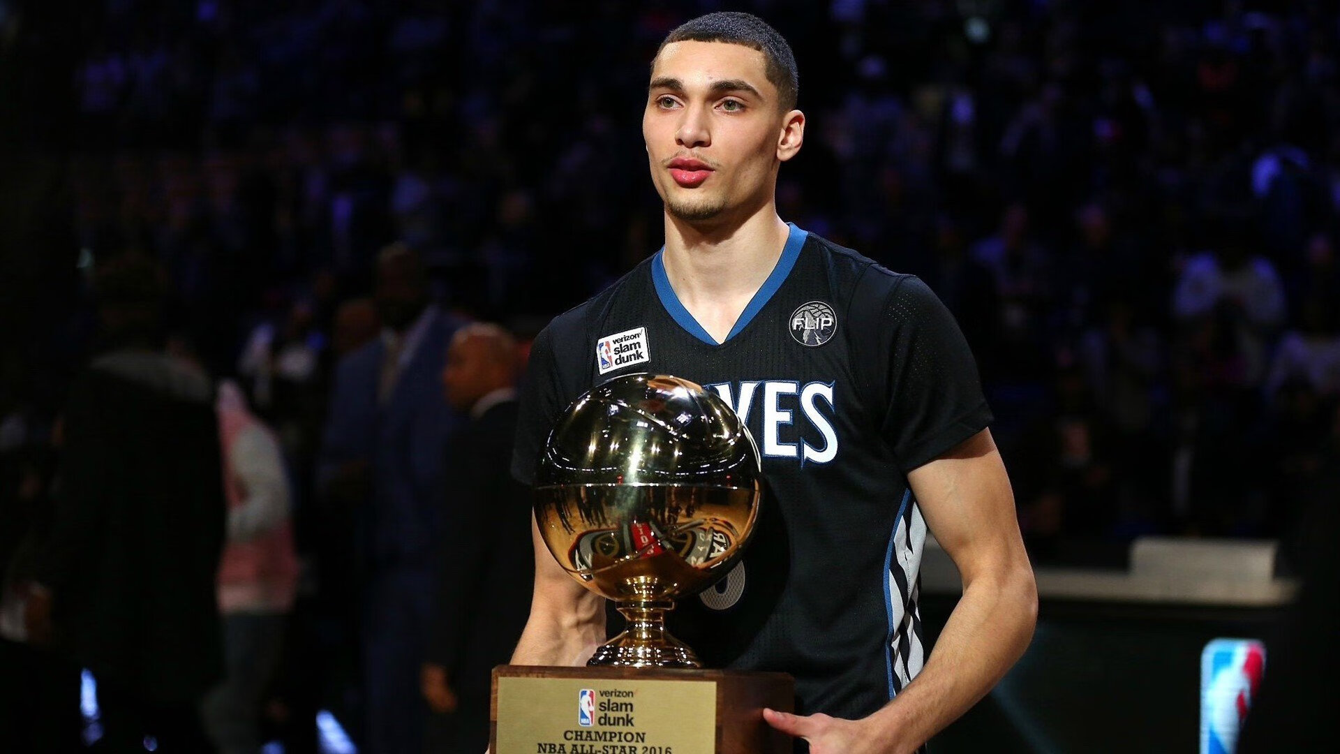 黄蜂节奏掌控森林狼，利拉德成为关键先生